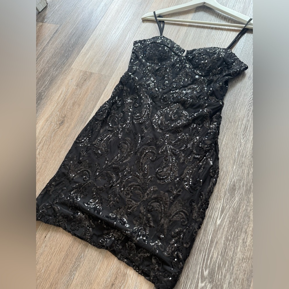 *Windsor Gorgeous Black Strapless Dress - Picture 3 of 15
